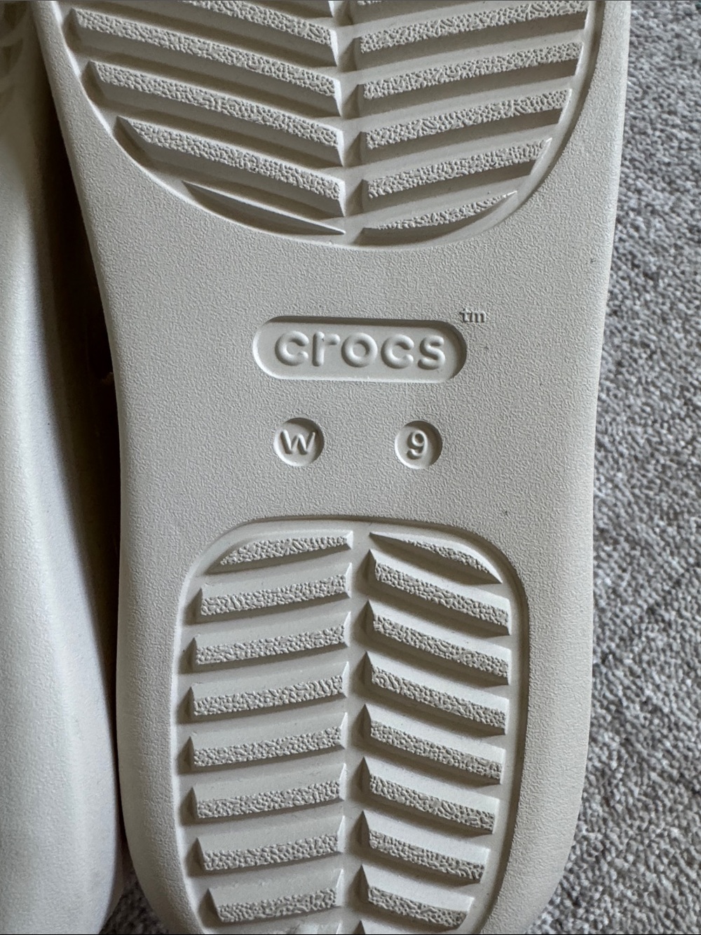 Crocs Getaway Triangle Flip Flop, Frappé, size 9 - Picture 6 of 8